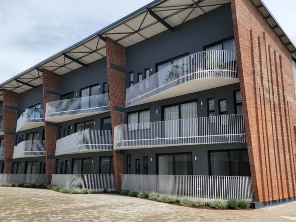 2 Bedroom Flat & Apartment