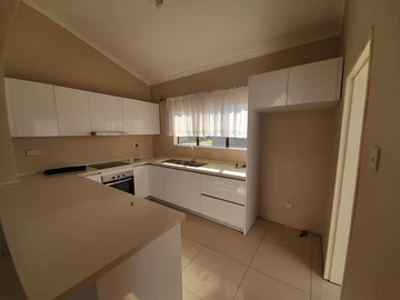 3 Bedroom Flat & Apartment