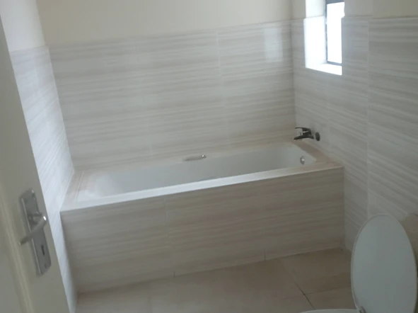 2 Bedroom Flat & Apartment