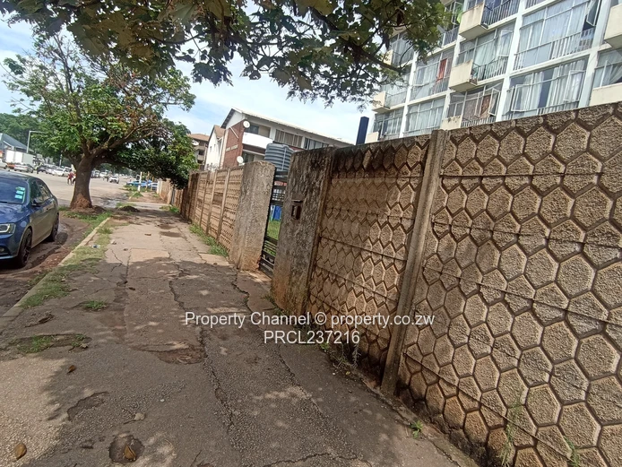 Spacious 1-Bed Apartment with City Views - Avenues