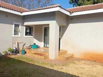 2 Bedroom Flat & Apartment