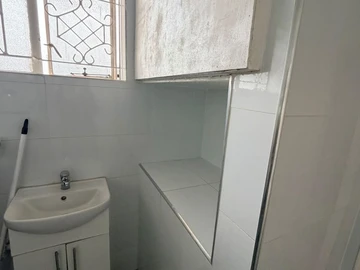 2 Bedroom Flat & Apartment