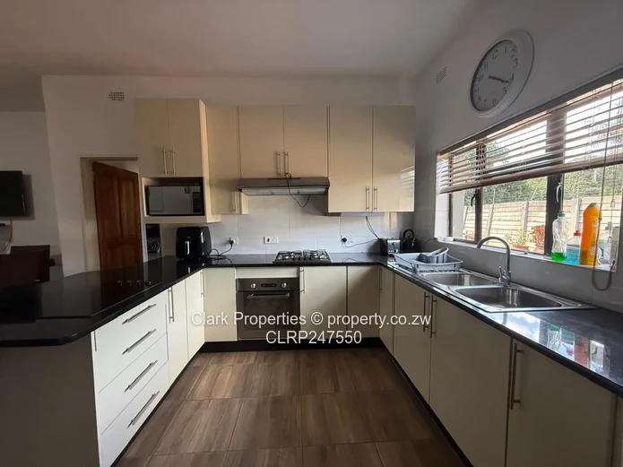 Fully Furnished Cottage In Highlands!