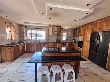 5 Bedroom House