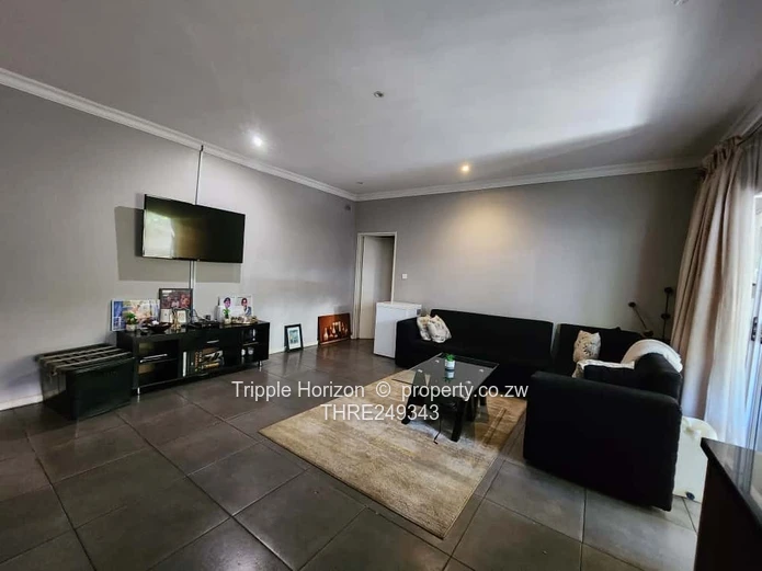 Stylish 2-Bed Garden Flat in Newlands with Borehole