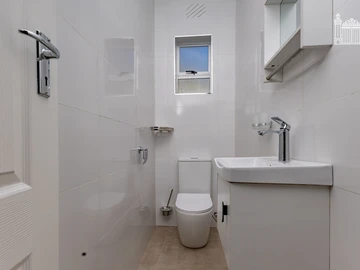3 Bedroom Flat & Apartment