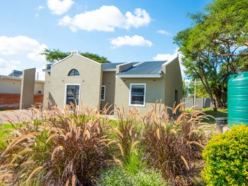 Townhouse/Complex/Cluster For Sale in Greendale