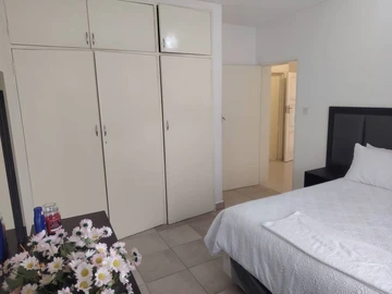 2 Bedroom Flat & Apartment