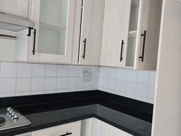 2 Bedroom Flat & Apartment