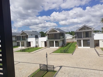 4 Bedroom Flat & Apartment