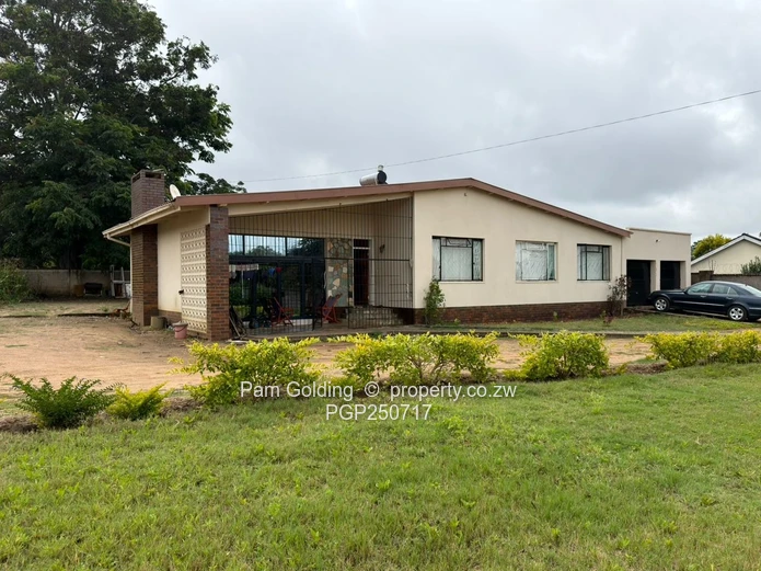 Woodlands – Family Home With 3-Bedroom Cottage For Sale