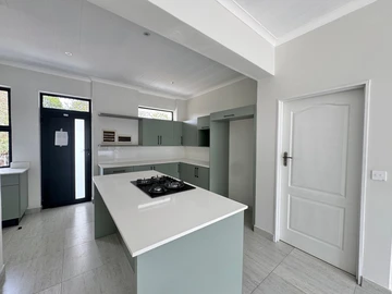 2 Bedroom Flat & Apartment