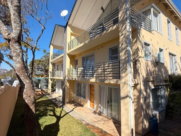 3 Bedroom Flat & Apartment
