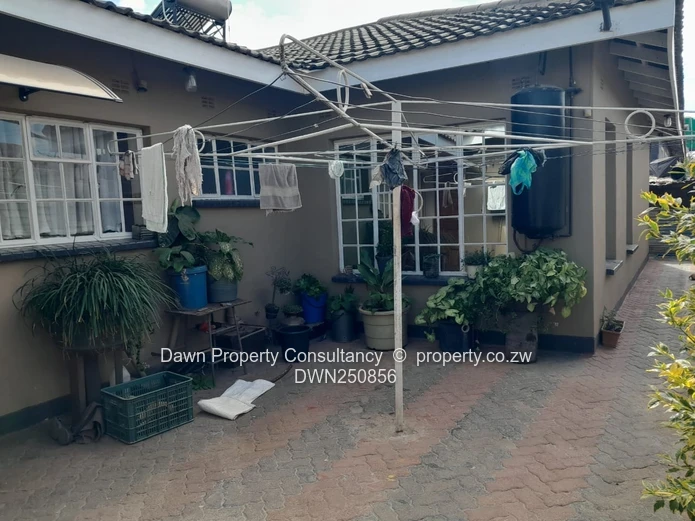 Spacious 5-Bed Family Home in Damofalls with Borehole (Sole Mandate)