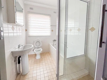 3 Bedroom Flat & Apartment