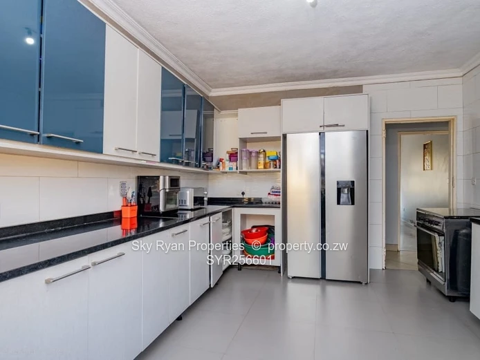 5-Bedroom Family Home For Sale - Madokero 