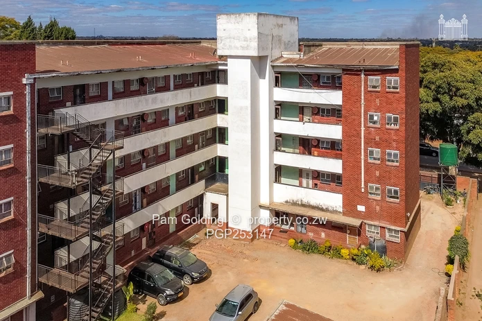 Avenues 1 bed flat for Sale  (Sole Mandate)