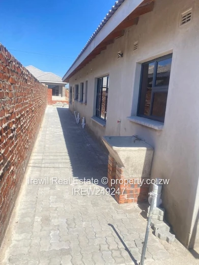 Mabvazuva 4 Bed to Let