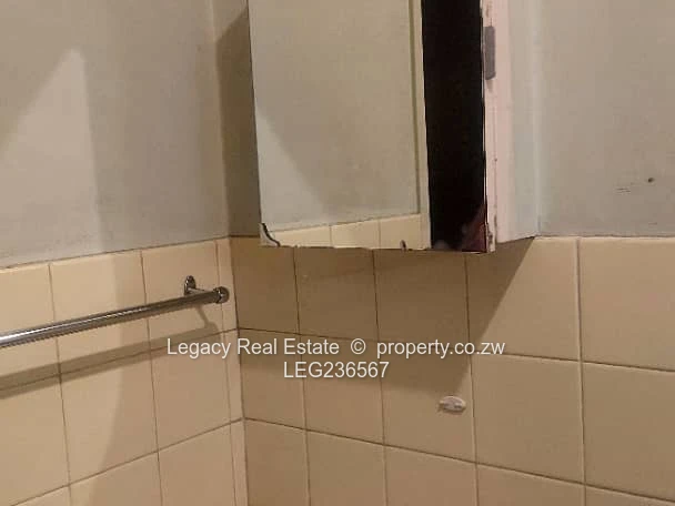 Urban Elegance: 2-Bedroom Garden Flat In Avondale