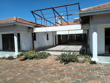 6 Bedroom House