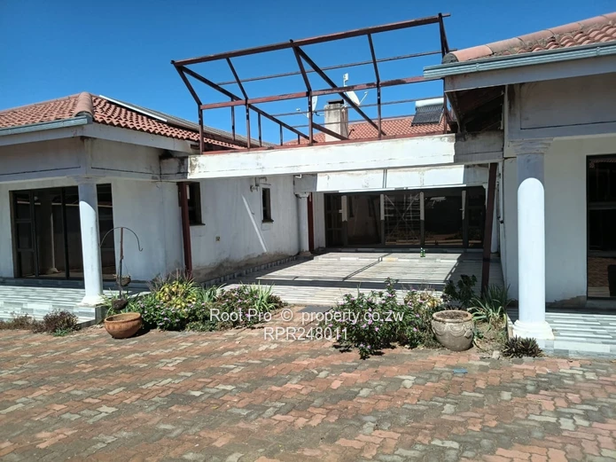 6 bed Belvedere House for sale