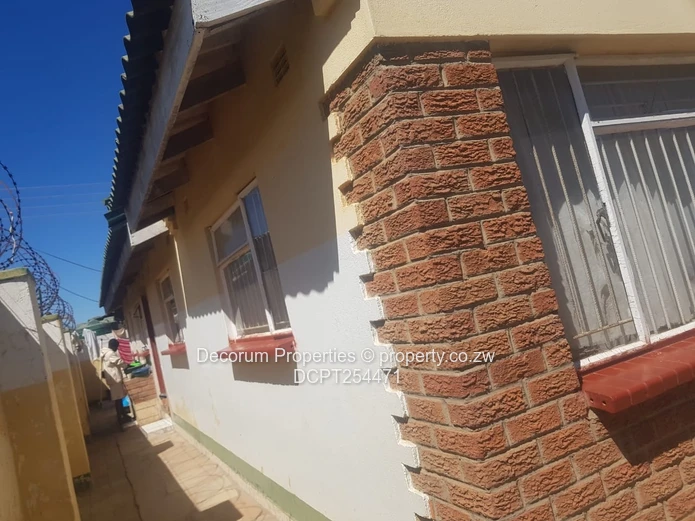 Tafara 4-Bed Home - Secure Walled Property, Paved Yard (Sole Mandate)