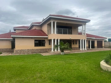 6 Bedroom House