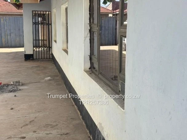 4-Bed Norton Home — Title deeds, Borehole