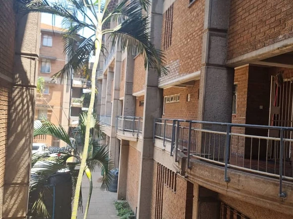 2 Bedroom Flat & Apartment