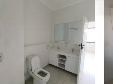 2 Bedroom Flat & Apartment