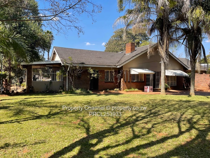 4 bed house with lots of Investments opportunities 