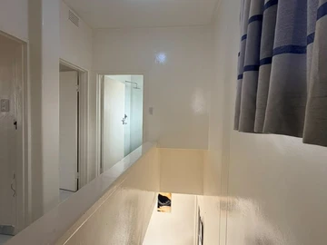 2 Bedroom Flat & Apartment