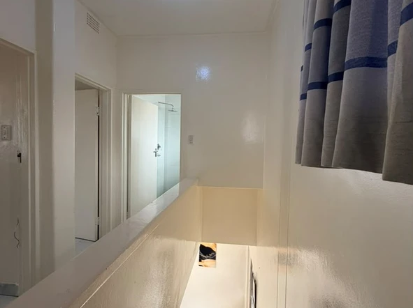 2 Bedroom Flat & Apartment