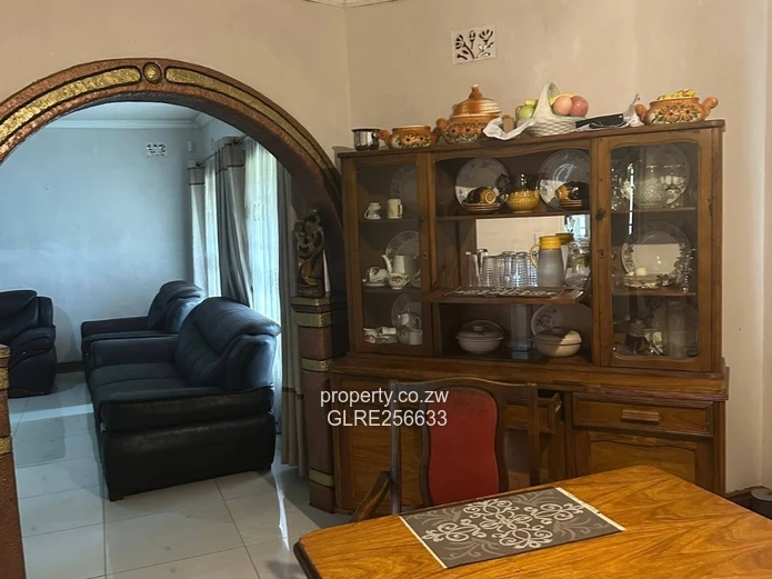 Spacious 4-Bed Home on 2002m² in Mabelreign — Borehole