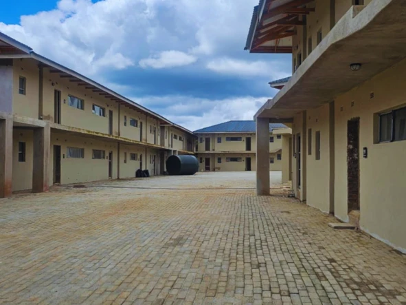 2 Bedroom Flat & Apartment