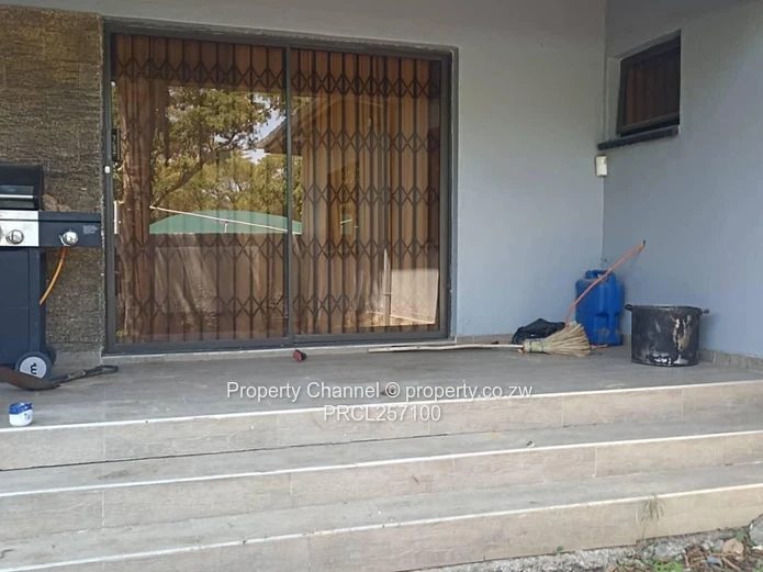 3 Bed standalone cluster in Glen Lorne - Title Deeds  
