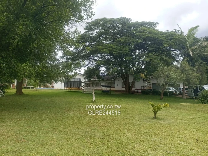 Mount Pleasant: 5-Bed on 3900m² with Borehole & Solar