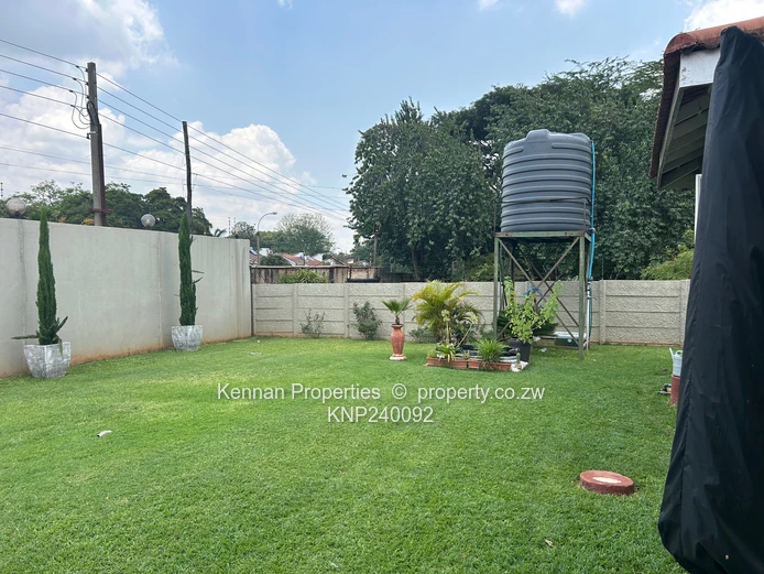 Charming Unit in sought after Highlands Park