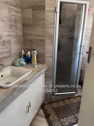 Borrowdale 4-Bed: Modern Kitchen, Pool & Borehole
