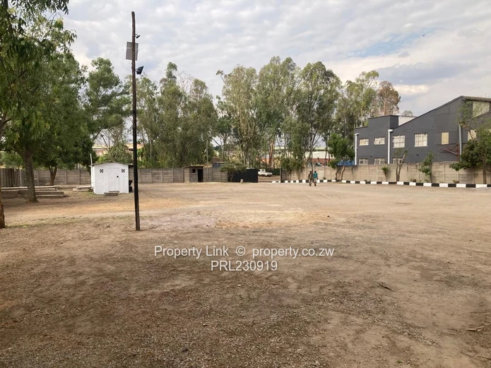 Industrial Yard - Ideal For Workshop / Truck Stop