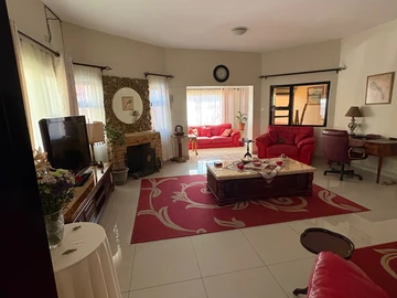 3 Bedroom Flat & Apartment