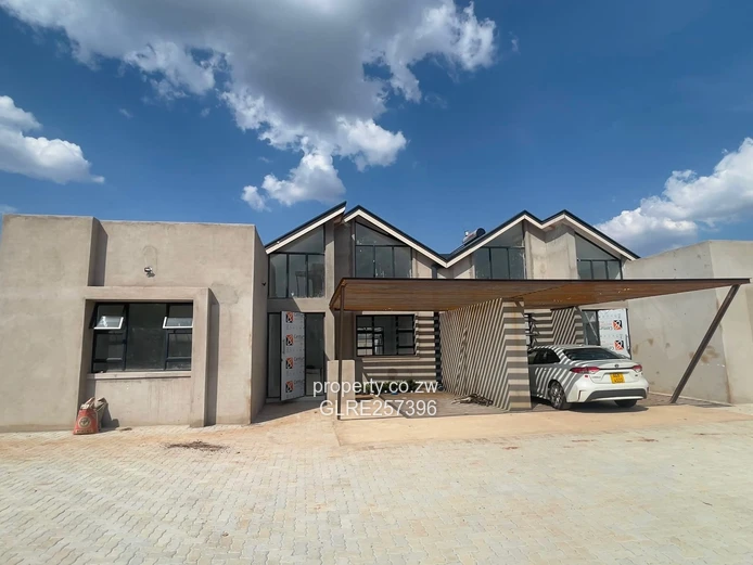 Spacious 3-Bed with Borehole, Carport & Modern Kitchen - Gletwin Park