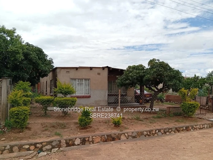 4 Bedroomed House in Pumula Old for sale