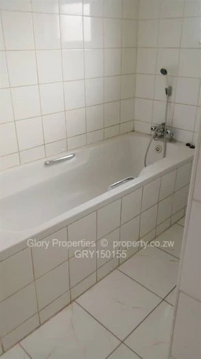 Upmarket 2 bed flat in Madokero