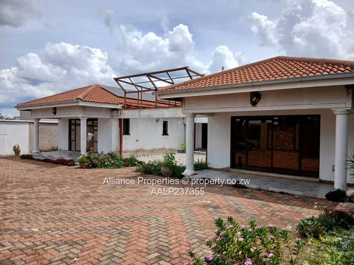 Grand 6-Bedroom Executive Residence Belvedere West