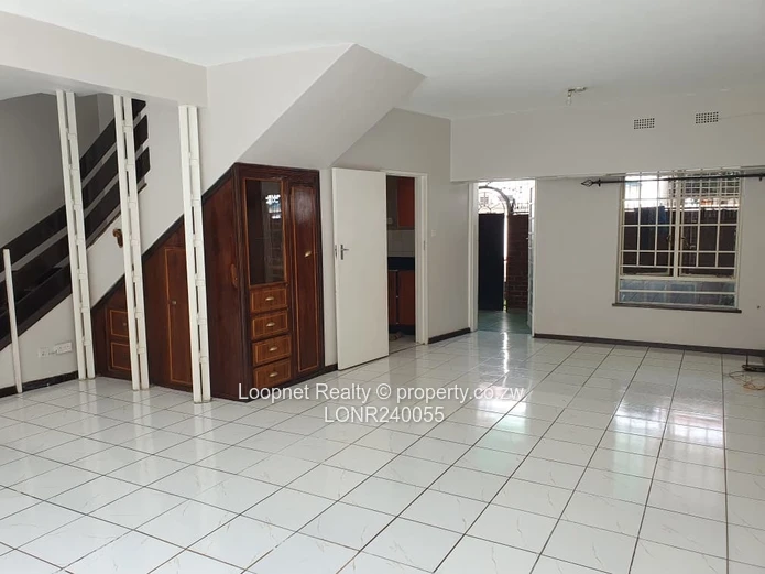 Spacious 3-bed Garden Flat in Avenues — Private Garden & Borehole