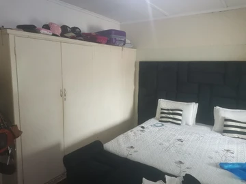 2 Bedroom Flat & Apartment