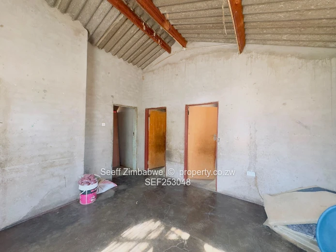 Generous Size Stand with 2-Bed Cottage, Zimre Park