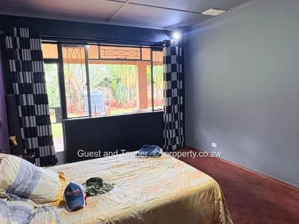 Suburbs – 4 Bedroom House For Sale