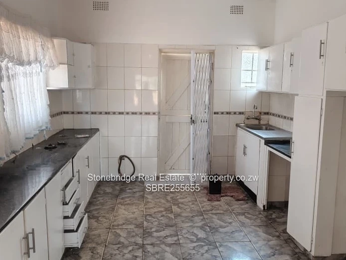 4 Bedroom House in Famona To Rent